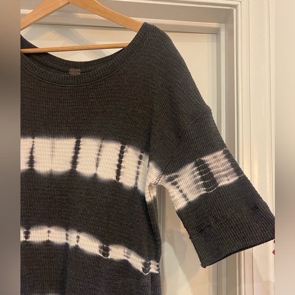 We The Free Black and White Tie-Dye Sweater with pockets - Picture 6 of 6